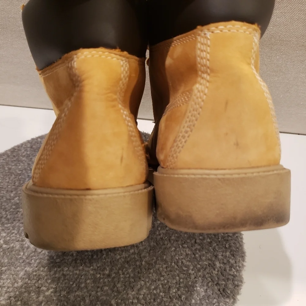 Timberland Classic work Boots 10960 Youth Boys Size 5.5 (GOOD CONDITION)